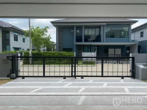 Detached House for rent or sale in Bang Kapi, Bangkok - View to a quiet private street and opposite home from inside the front gate.