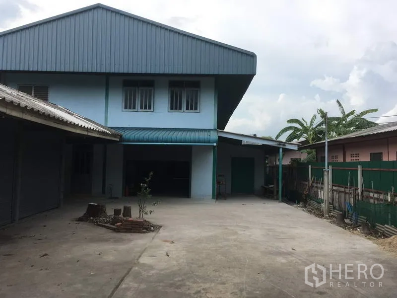 Warehouse for rent in Saphan Sung, Bangkok - Two-storey warehouse and office block with wide concrete yard for truck access.