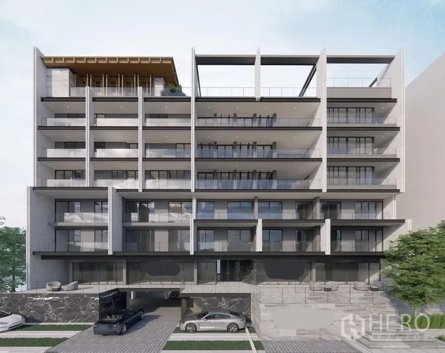 พื้นที่ขายปลีก ให้เช่าในWatthana, Bangkok - อาคารสมัยใหม่บนถนนสุขุมวิท พร้อมระเบียงกระจก หน้าร้านชั้นล่าง และทางเข้า-ออกรถยนต์ในกรุงเทพฯ