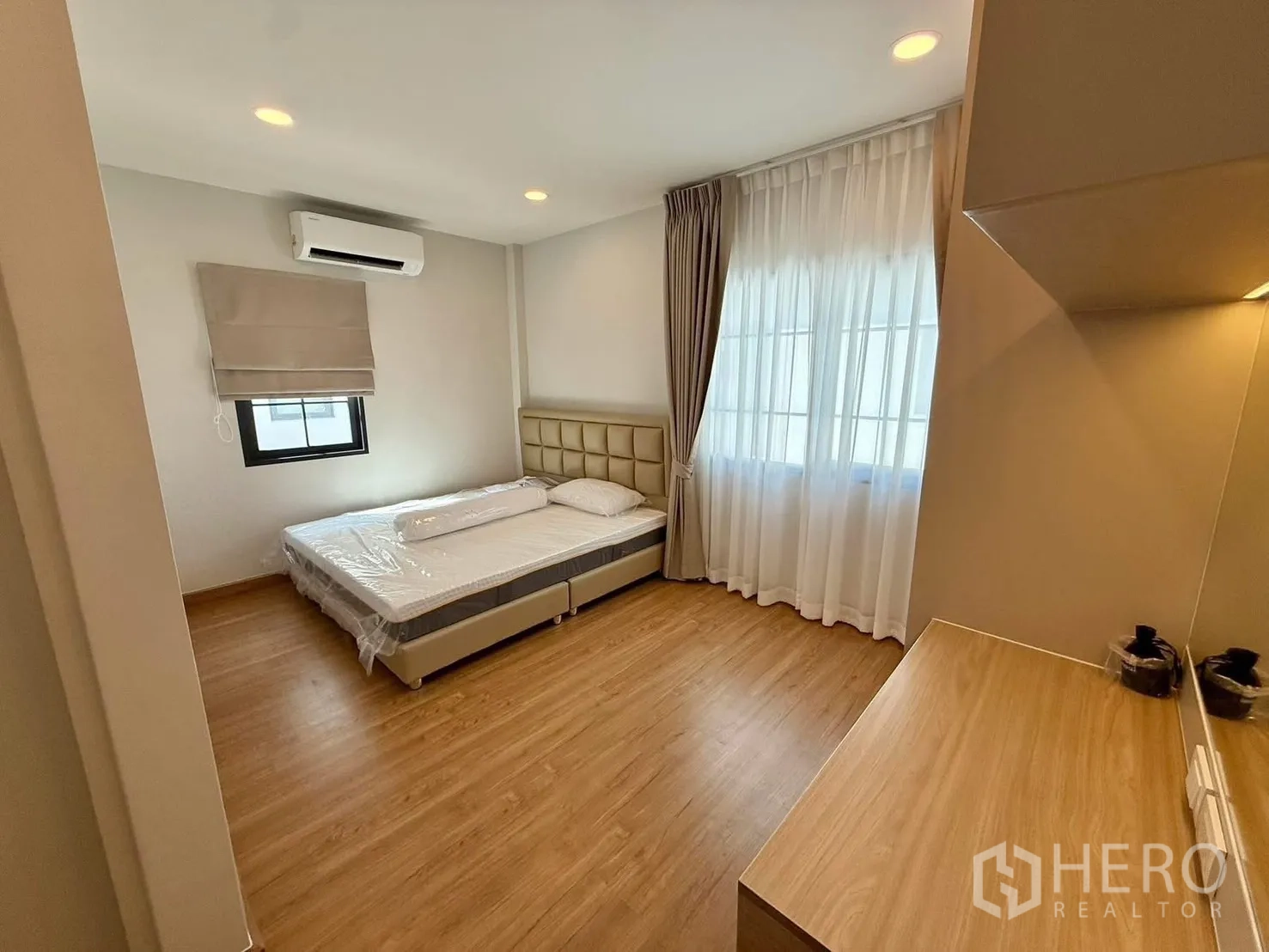 Property Image #18 for property HRE00374