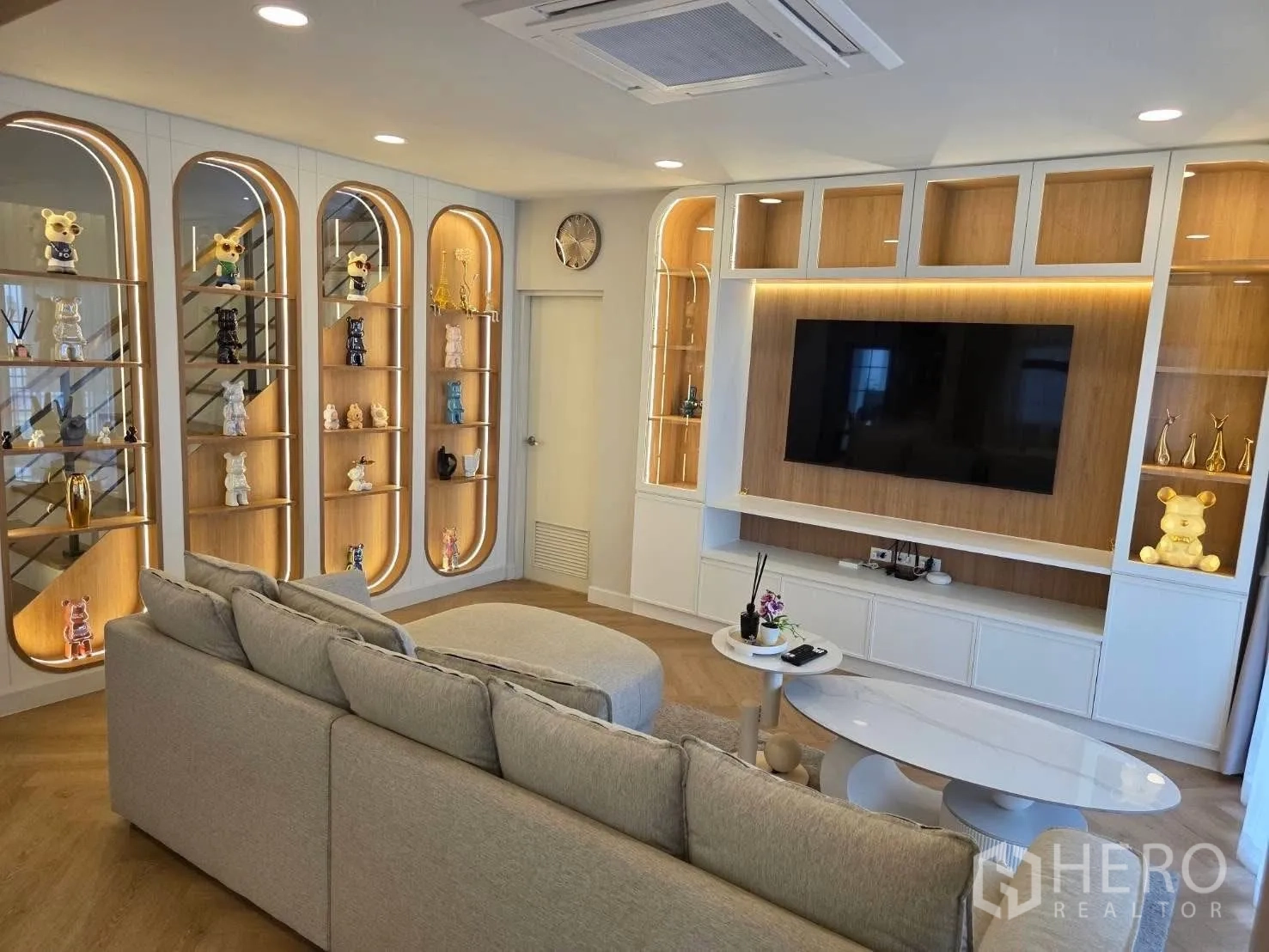 Detached House for rent or sale in Bang Phli, Samut Prakan - Stylish living room with backlit display niches and TV cabinetry.