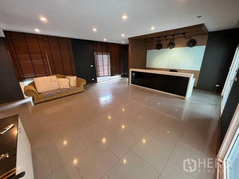 Home Office for rent or sale in Bang Phli, Samut Prakan - Spacious reception lounge with tiled floor, sofa, and front desk counter.