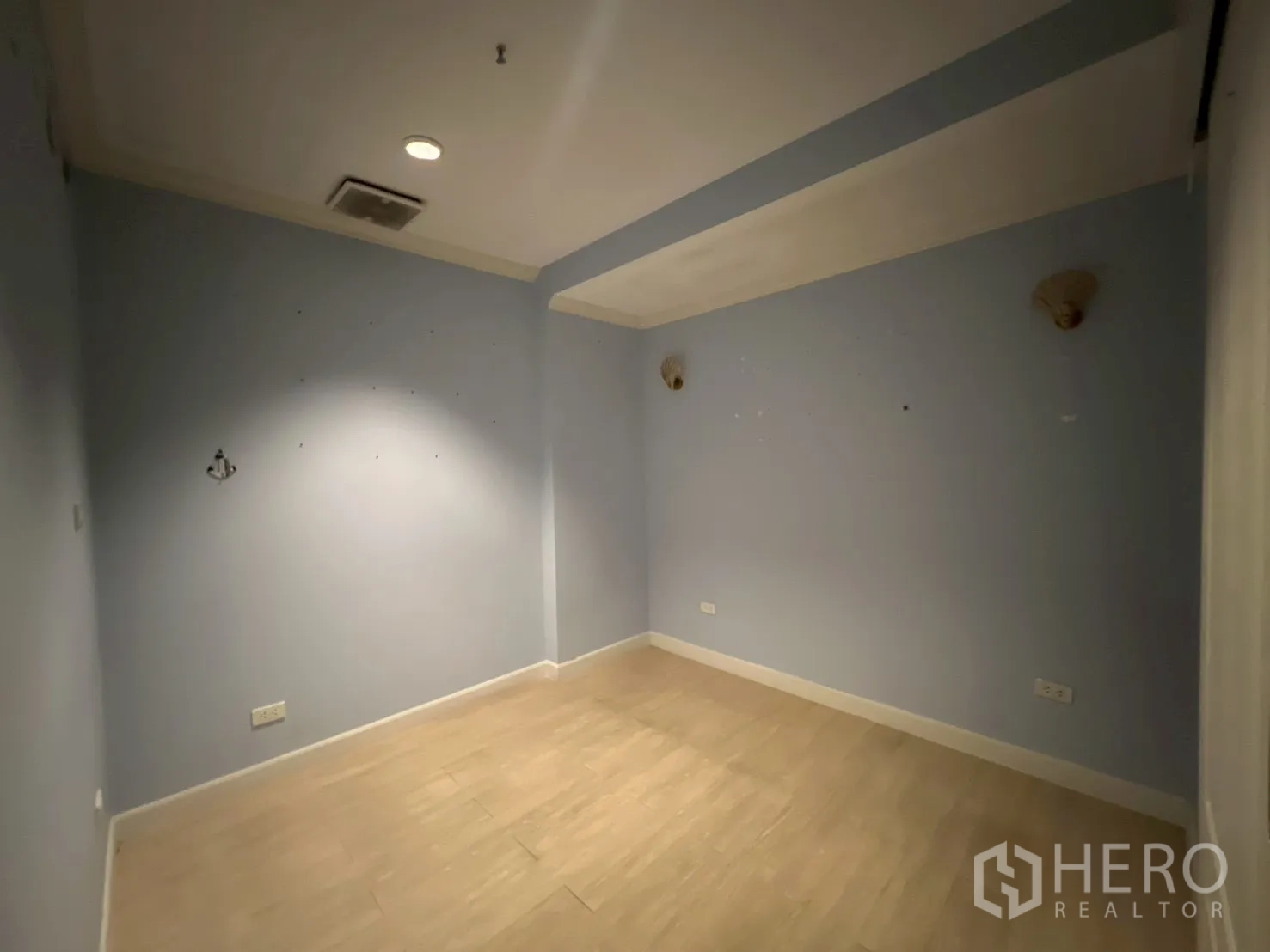 Office Space for rent in Watthana, Bangkok - Smaller light blue room with pale wood flooring and ceiling spotlights for private meetings.