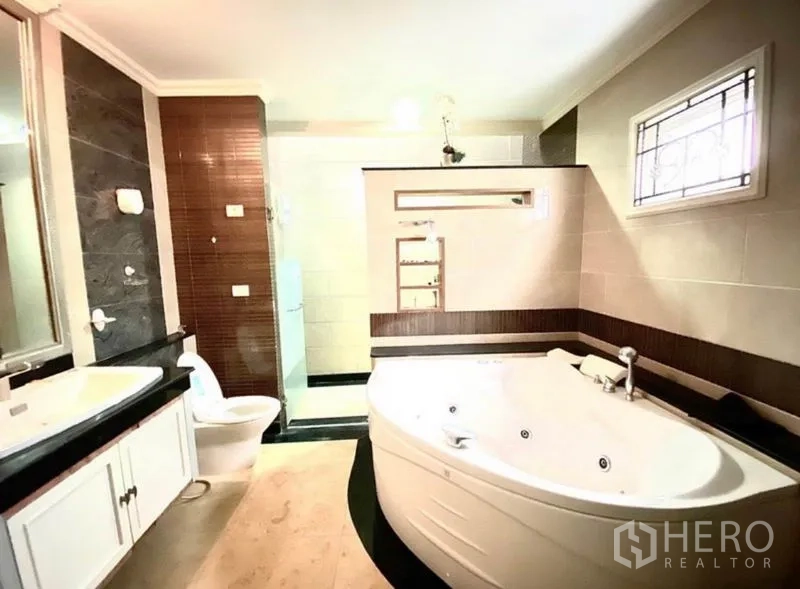 Home Office for rent in Pak Kret, Nonthaburi - Bathroom with large corner Jacuzzi tub, separate shower and vanity unit.