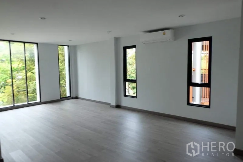 Detached House for sale in Bang Phli, Samut Prakan - Large corner room with multiple narrow windows, greenery views and AC unit.