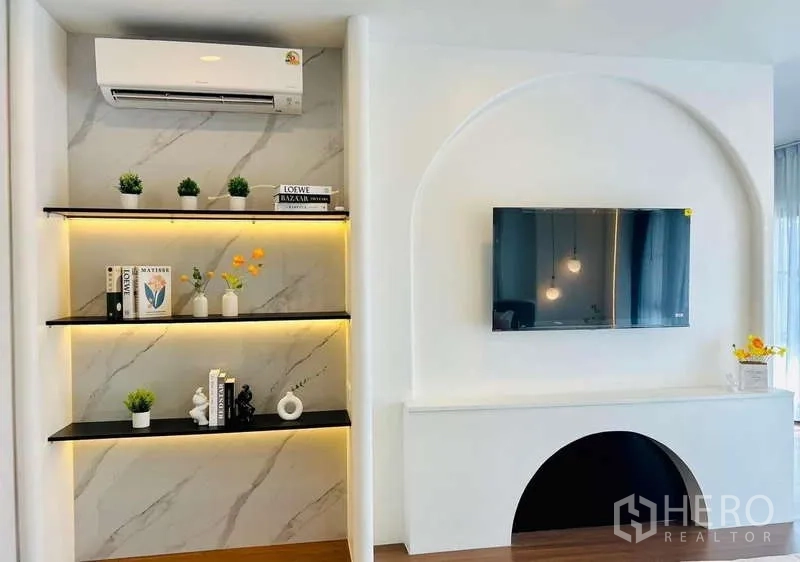 Detached House for rent in Bang Phli, Samut Prakan - Family area with air conditioner, floating shelves with warm lighting and wall-mounted TV.