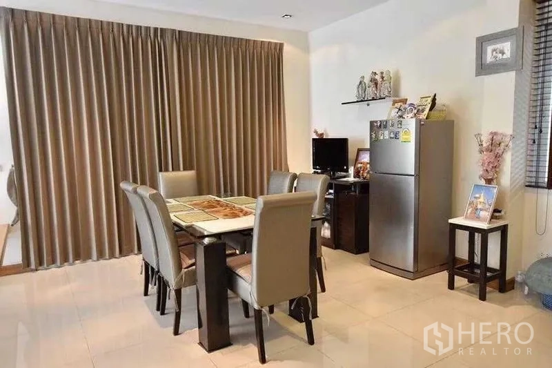 Detached House for sale in Bueng Kum, Bangkok - Bright dining area with six-seat table, full-length curtains, a fridge and a compact work corner.