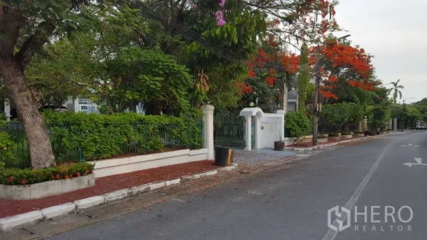 Detached House for rent in Bang Phli, Samut Prakan - Tree-lined residential street with a gated house entrance in Bang Phli.