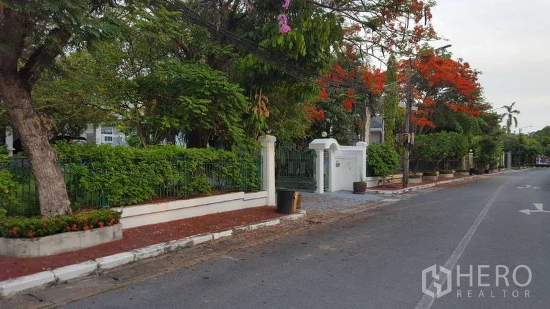 Detached House for rent in Bang Phli, Samut Prakan - Tree-lined residential street with a gated house entrance in Bang Phli.