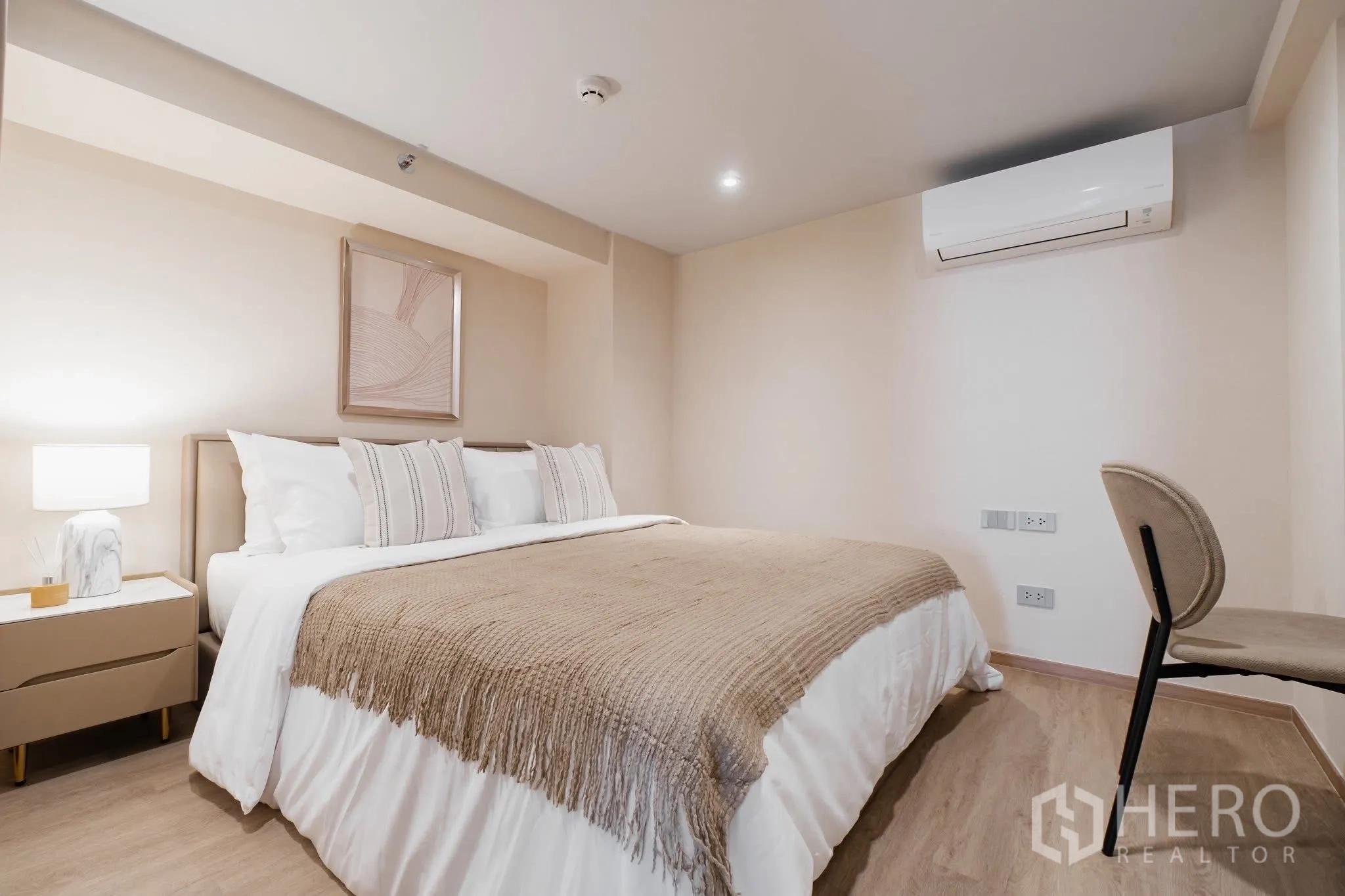 Property Image #2 for property HRE00744