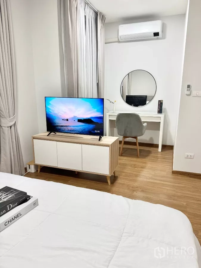 Townhouse for rent in Bang Phli, Samut Prakan - Master bedroom corner showing TV cabinet, work desk and air conditioner.