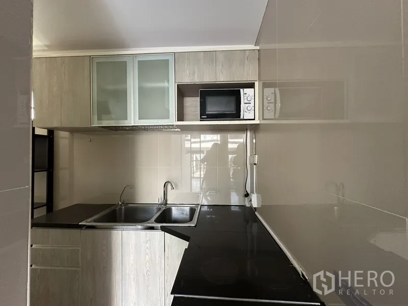 Property Image #13 for property HRE00319