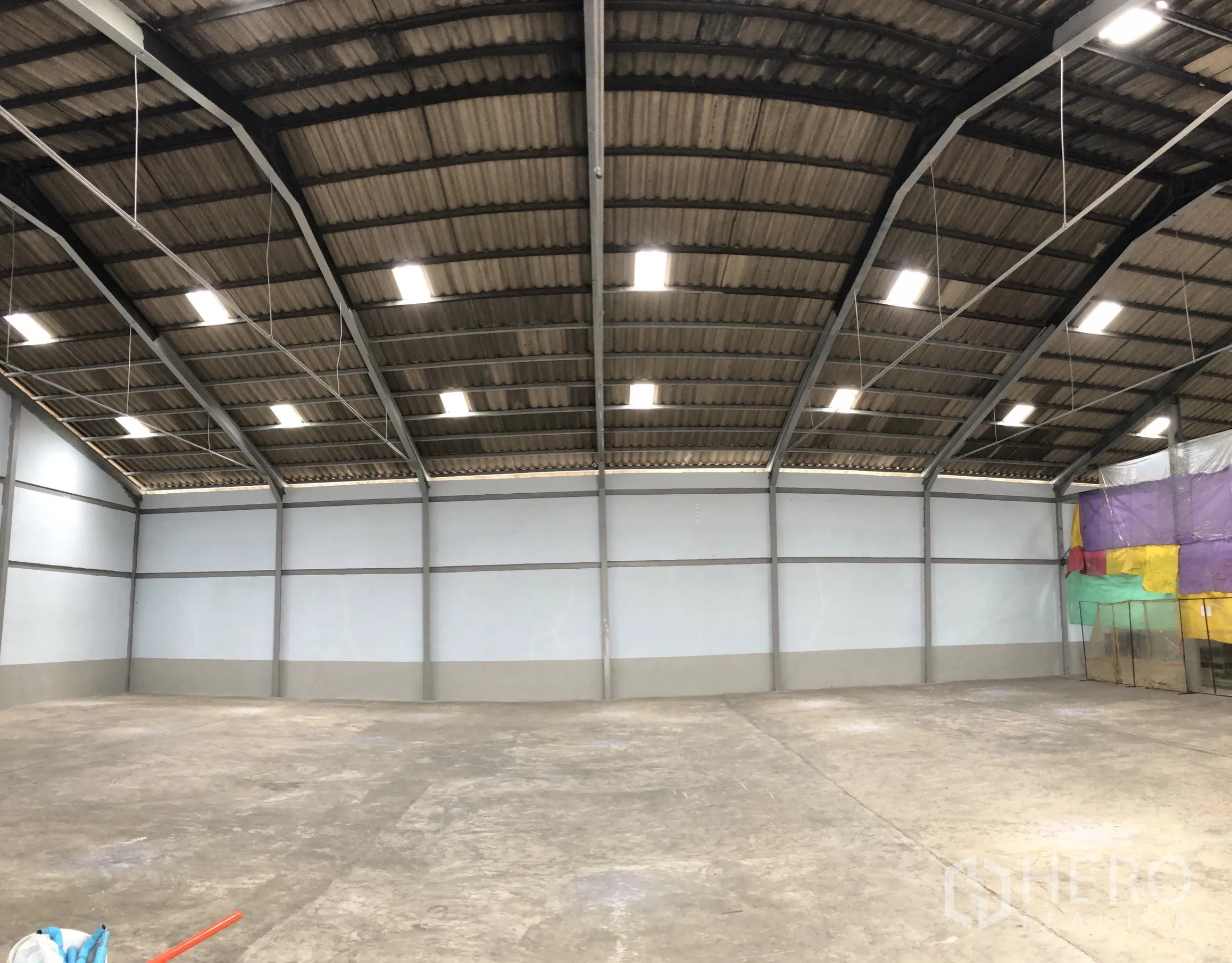 โรงงาน for rent in Mueang Samut Prakan, Samut Prakan - ฮอลล์โรงงานไร้เสากลาง เพดานสูง พื้นคอนกรีตเรียบ