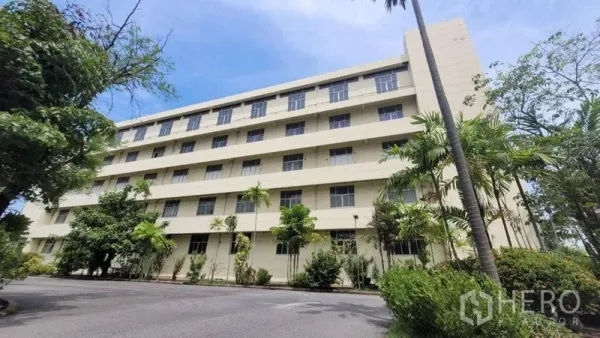 工厂 出租在Mueang Samut Prakan, Samut Prakan - 北榄府五层工业办公楼，前方绿化与整排窗户