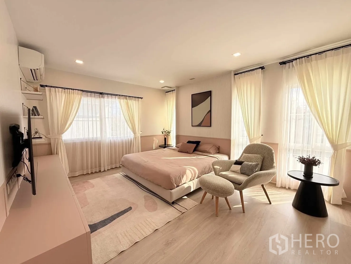 Detached House for rent in Bang Phli, Samut Prakan - Spacious master bedroom with large windows, sheer curtains and a lounge chair.