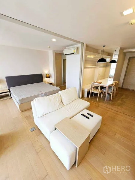 Condominium for rent - Open bedroom and lounge divided by sliding partition, warm wood floors and ample natural light.