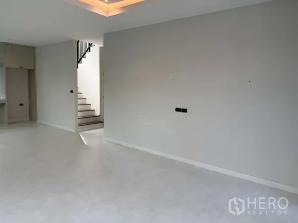Detached House for rent or sale in Bang Phli, Samut Prakan - Bright open-plan living area with recessed ceiling lighting and neutral finishes.