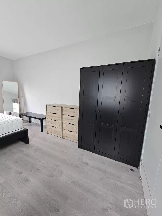 บ้าน ให้เช่าในPrawet, Bangkok - โถงตู้เสื้อผ้าบิลท์อิน พื้นที่เก็บของมาก