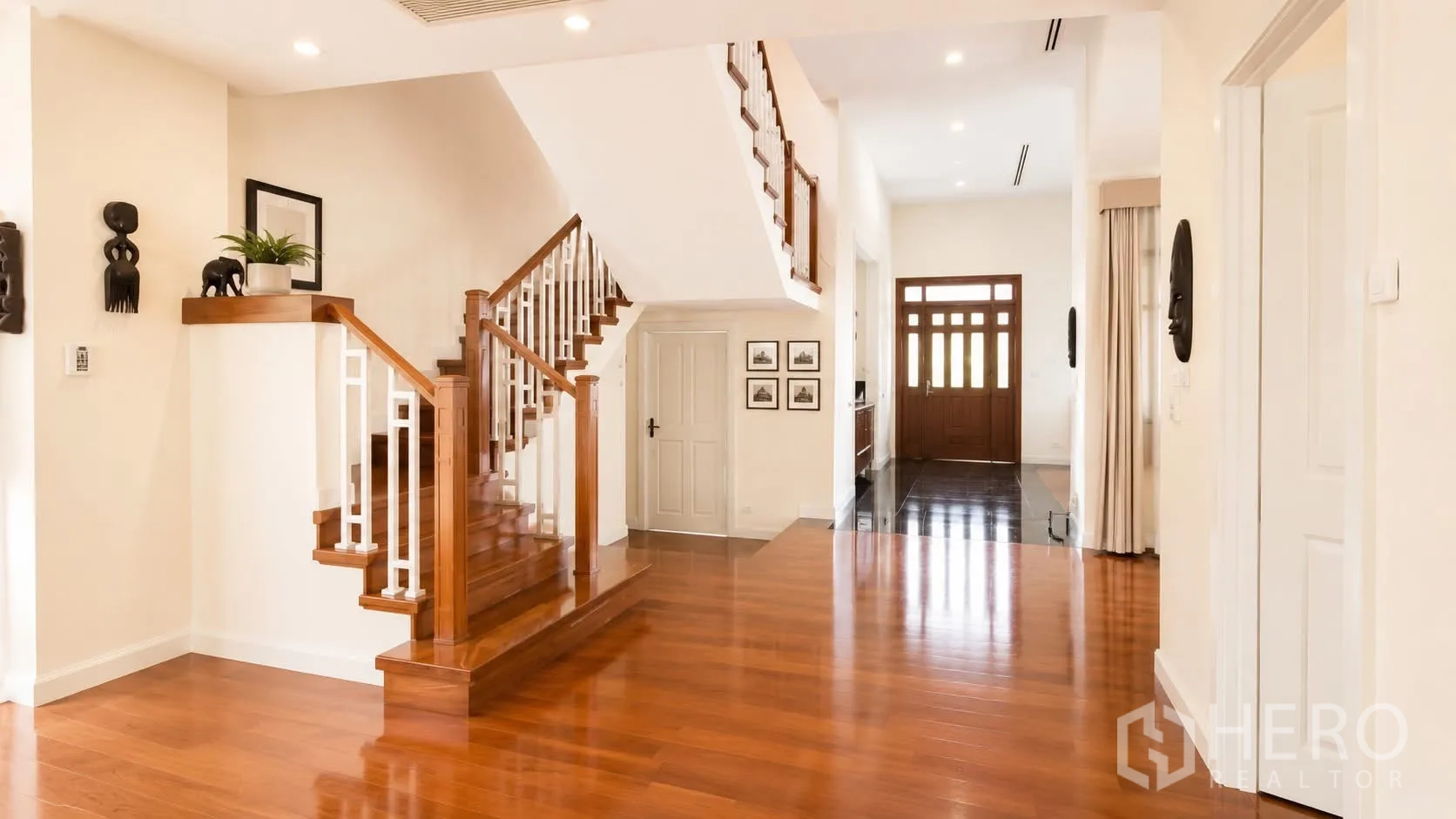 Detached House for rent in Watthana, Bangkok - Open foyer with wooden staircase and glossy timber floors.