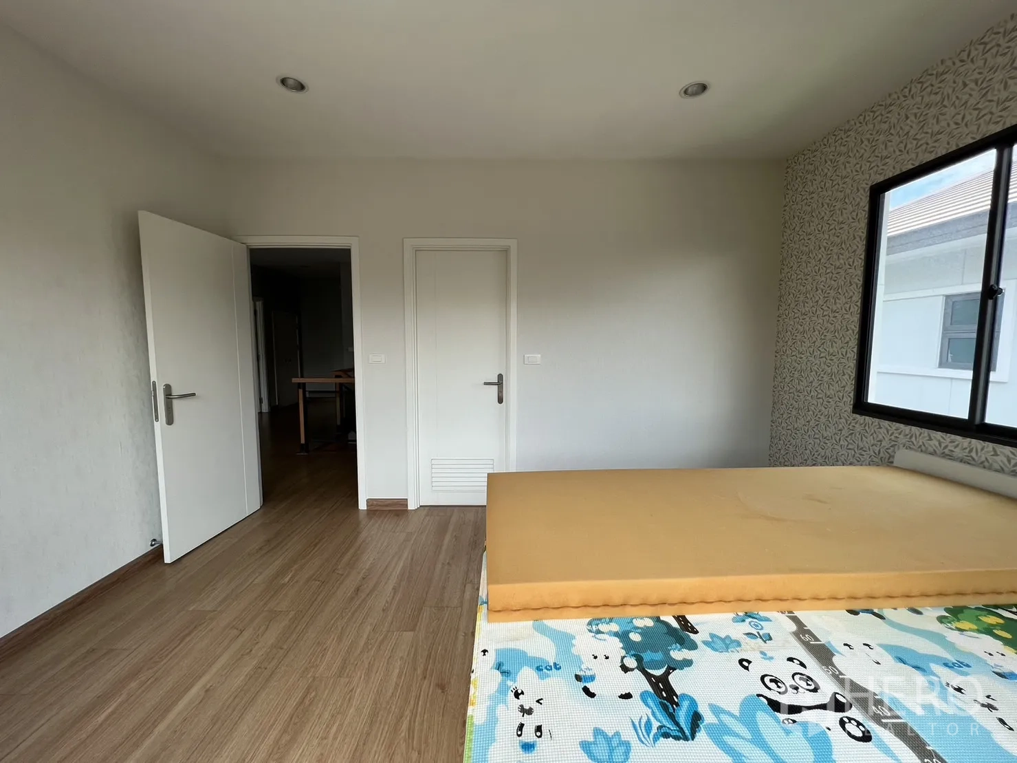 Detached House for sale in Suan Luang, Bangkok - Master bedroom corner with doors to ensuite and closet.