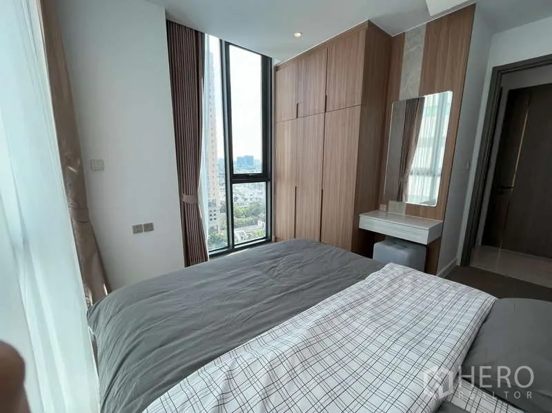 คอนโด ให้เช่าหรือขายในSathon, Bangkok - ห้องนอนกระจกเต็มสูง รับแสงธรรมชาติพร้อมทิวทัศน์เมือง