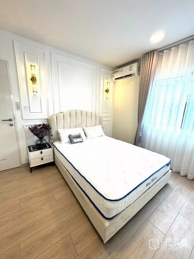 Detached House for rent in Bang Phli, Samut Prakan - Bright secondary bedroom with upholstered headboard and wood-look floor.