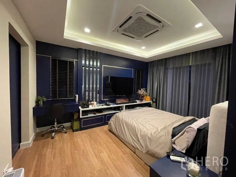 Detached House for rent - Master bedroom with cove lighting, blue feature wall and work desk.