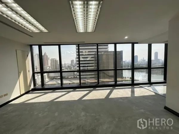 Office Space for rent in Khlong Toei, Bangkok - Bright workspace with panoramic glazing showing city and lake views.