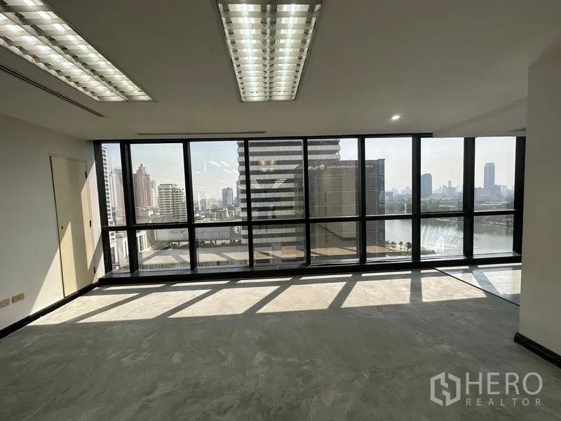 Office Space for rent in Khlong Toei, Bangkok - Bright workspace with panoramic glazing showing city and lake views.