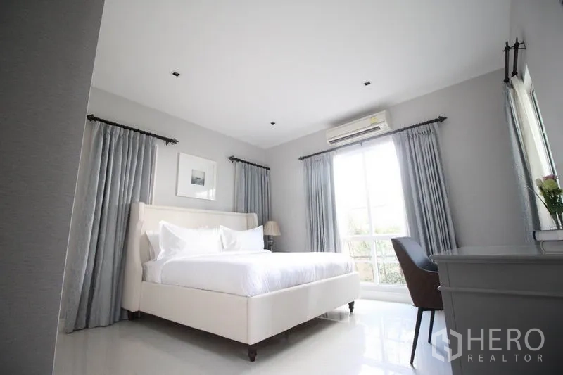 Detached House for rent or sale - Light-filled bedroom with sliding glass doors to balcony or garden and a work desk.