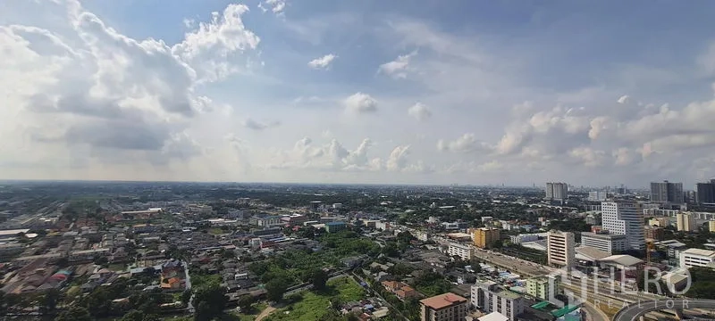 คอนโด ให้เช่าในBang Kapi, Bangkok - วิวสกายไลน์จากชั้นสูงท่ามกลางท้องฟ้าโปร่ง