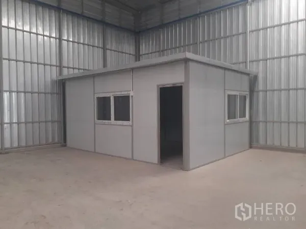 คลังสินค้า ให้เช่าในNong Chok, Bangkok - ห้องออฟฟิศแบบน็อคดาวน์ภายในโกดัง