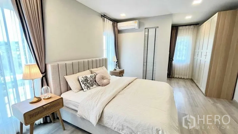 Detached House for rent or sale in Prawet, Bangkok - Master bedroom angle showing wardrobes, air-conditioning and balcony light.