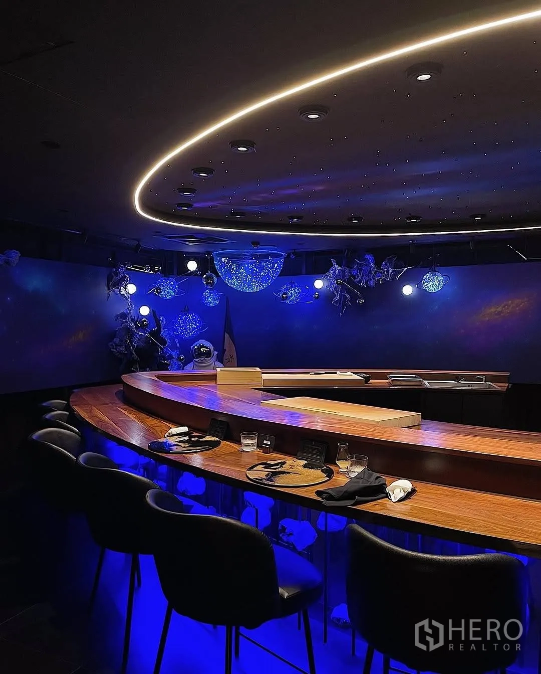 Retail Space for rent in Watthana, Bangkok - Wide shot of dining counter with planet-like light fixtures and space murals.