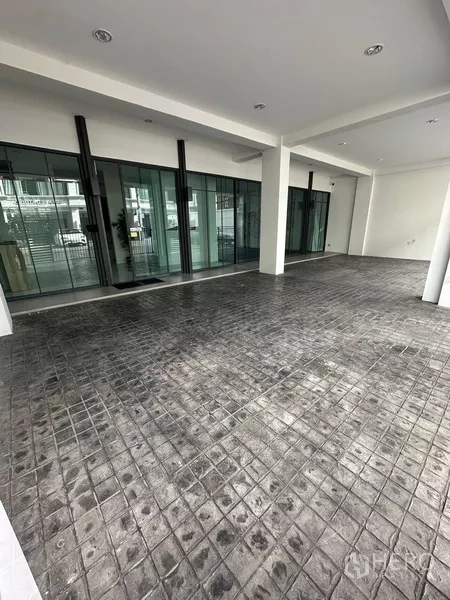 Home Office for rent - Spacious covered entry and parking area with textured concrete floor and glass storefront.