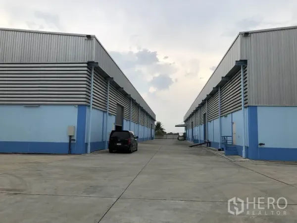 Warehouse for rent in Samut Prakan - Twin warehouse rows with concrete yard, truck access and parking for easy logistics.