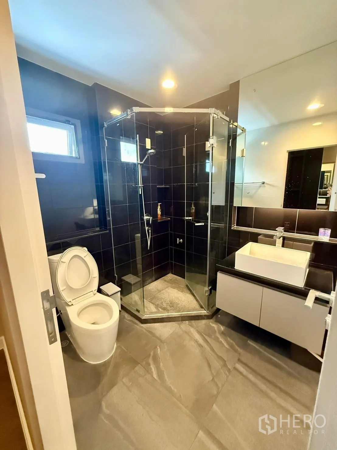 Detached House for rent in Bang Kapi, Bangkok - Guest bathroom with glass shower, vanity and toilet.