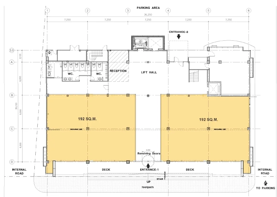 零售空间 出租在Huai Khwang, Bangkok - 全景室内视角，发光弧形天花、沿街玻璃墙与点缀绿植。