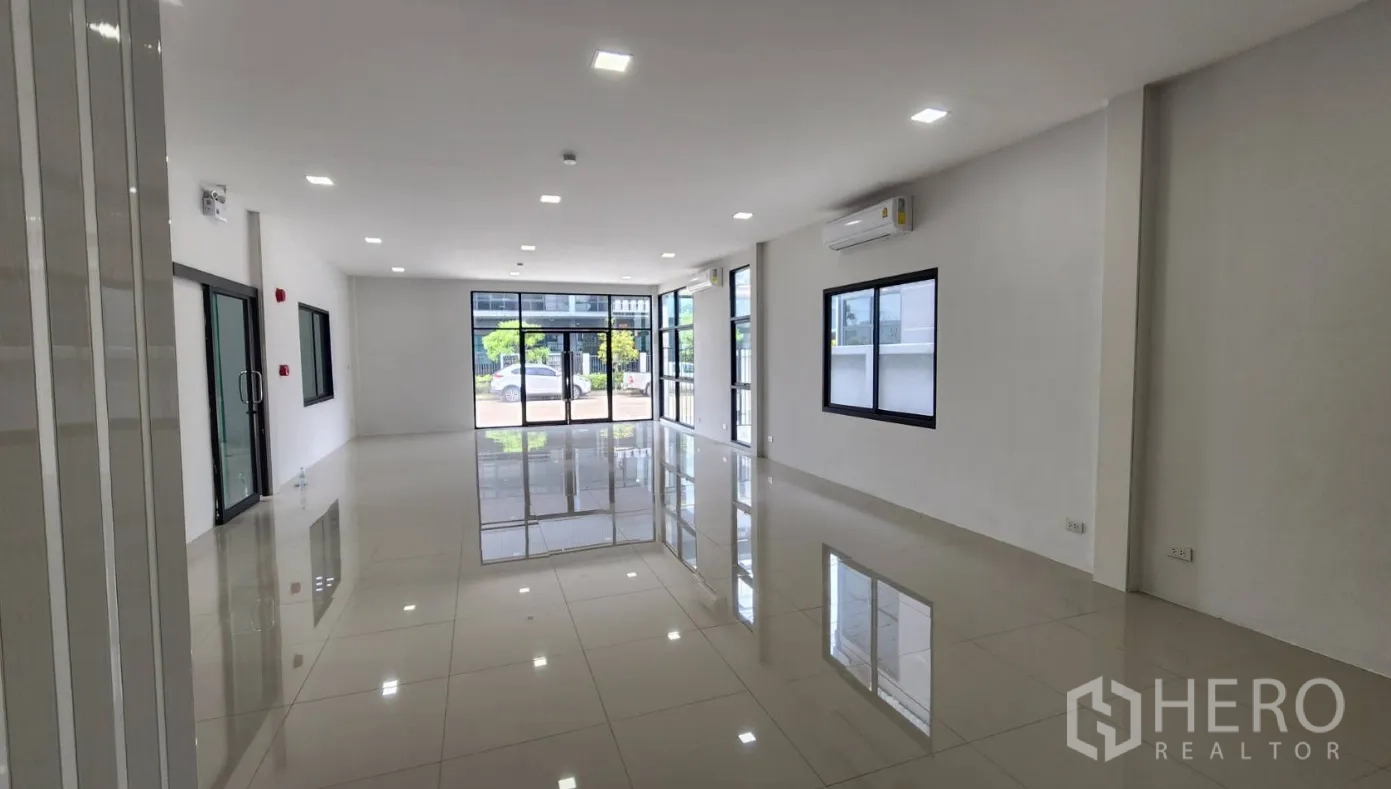 Factory for rent in Bang Bo, Samut Prakan - Office lobby facing a full-height glass entrance with street views and reflective floor tiles.