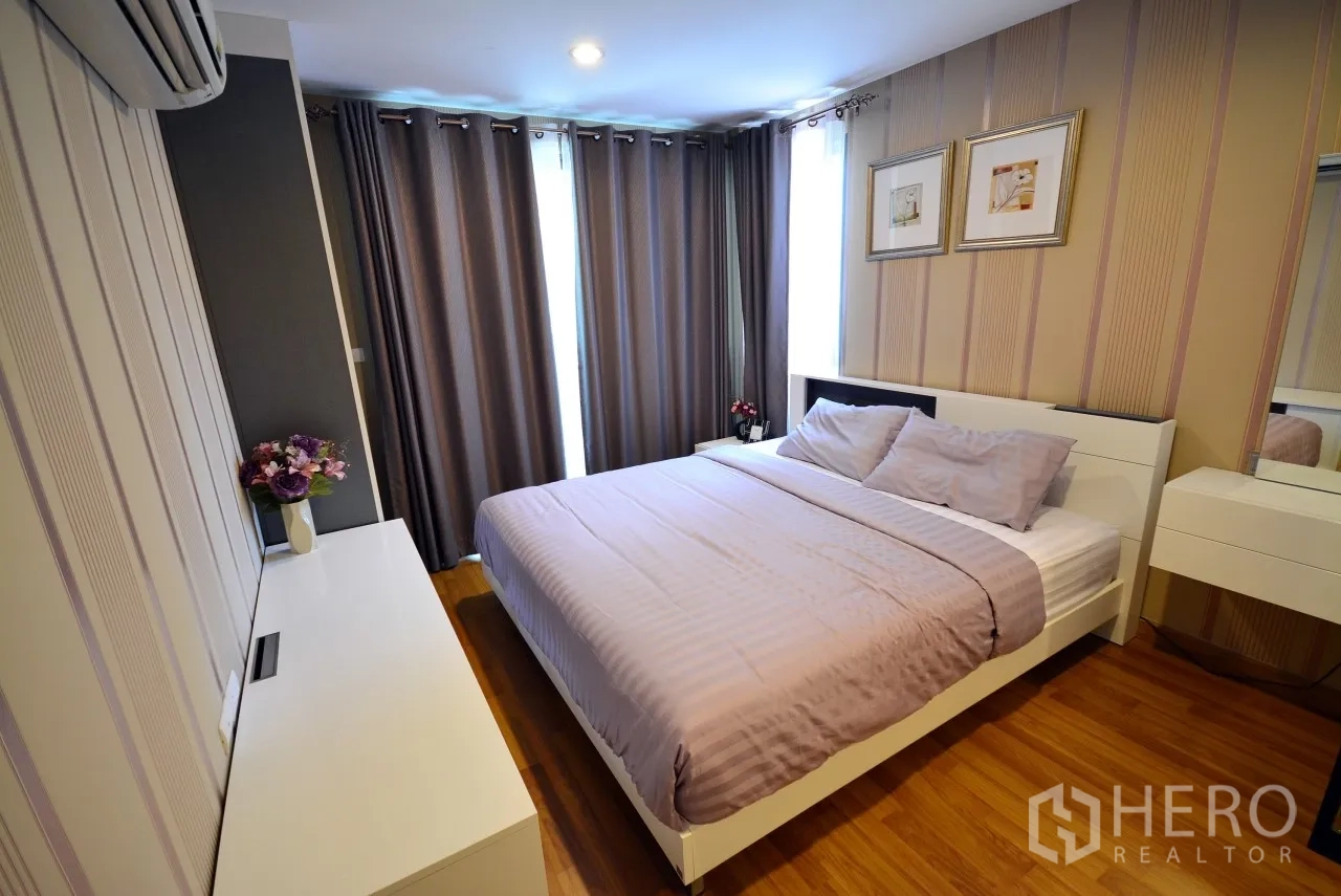 Condominium for rent or sale in Watthana, Bangkok - Bright second bedroom with striped wallpaper, large curtains, wood floors, and built‑in dresser in a Sukhumvit condo.
