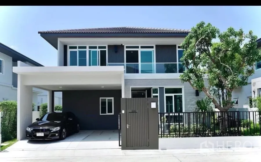 Detached House for rent in Samut Prakan - Modern two-storey detached house with gated fence, balcony and two-car carport in Bang Phli, Samut Prakan.