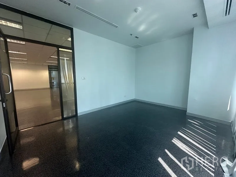 Office Space for rent in Khlong Toei, Bangkok - Compact glass-enclosed office connected to the main floor.