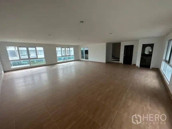 Home Office for rent in Bang Phli, Samut Prakan - Spacious open-plan office floor with wood-look tiles and large windows.