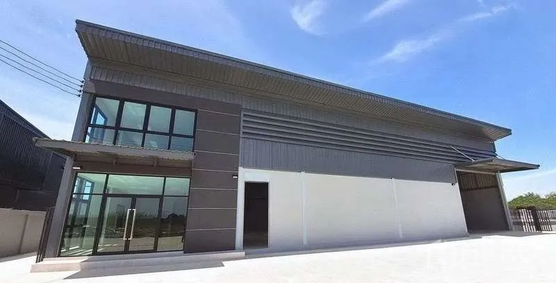 Factory for rent or sale in Bang Bo, Samut Prakan - New-build factory exterior with glass-front office, wide driveway and a sheltered loading bay under a metal roof in Bang Bo, Samut Prakan.