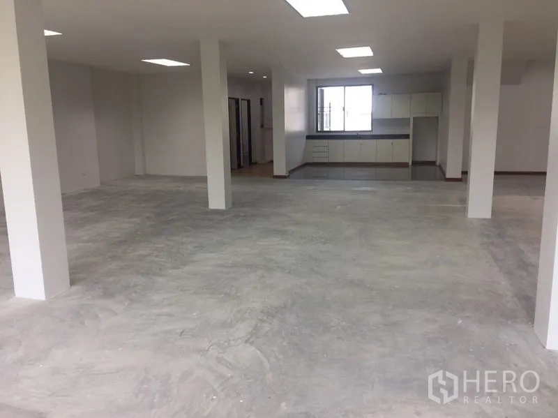 Home Office for rent in Watthana, Bangkok - Office floor with kitchenette and built-in cabinets at the rear.