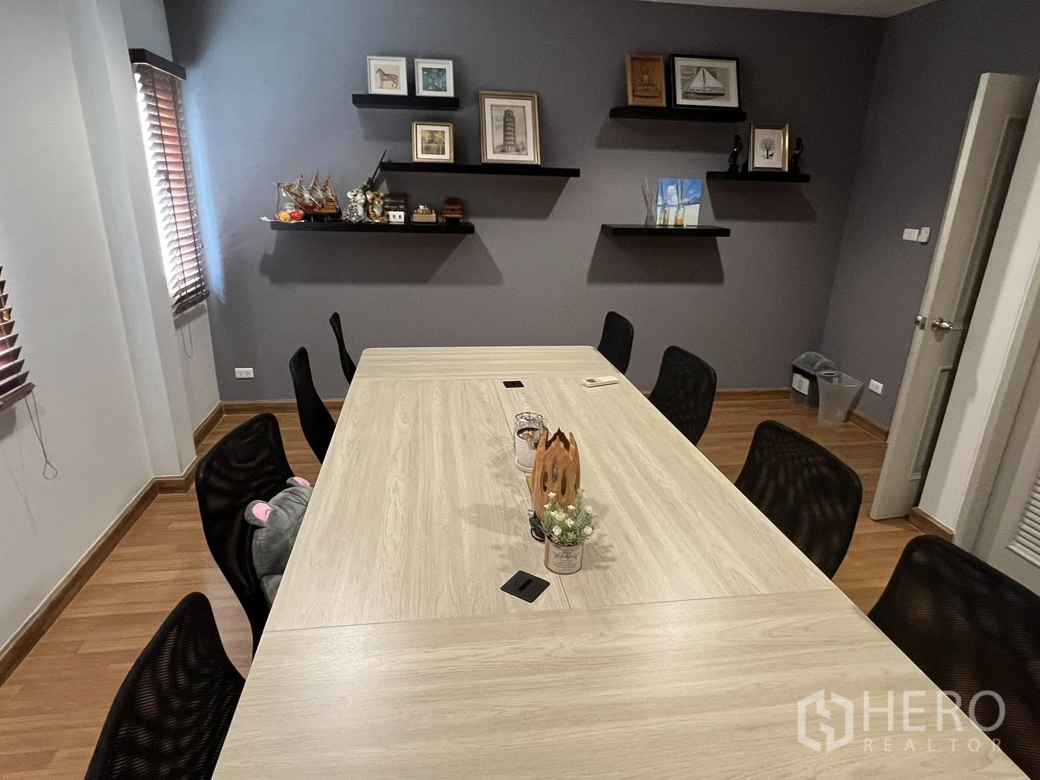 Detached House for rent or sale in Don Mueang, Bangkok - Conference room angle showing floating shelves and seating.