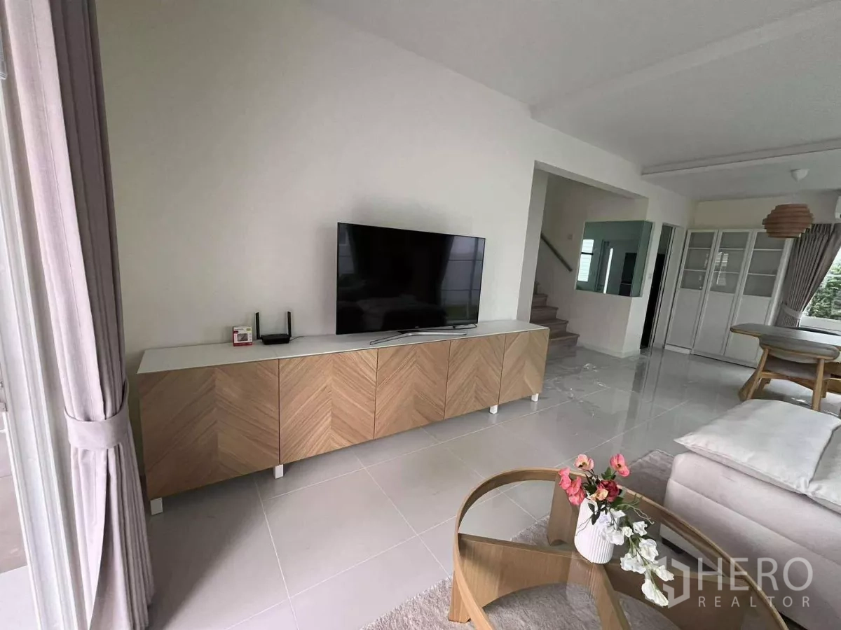Detached House for rent in Bang Phli, Samut Prakan - Media console and staircase beside the dining zone in an airy ground floor.