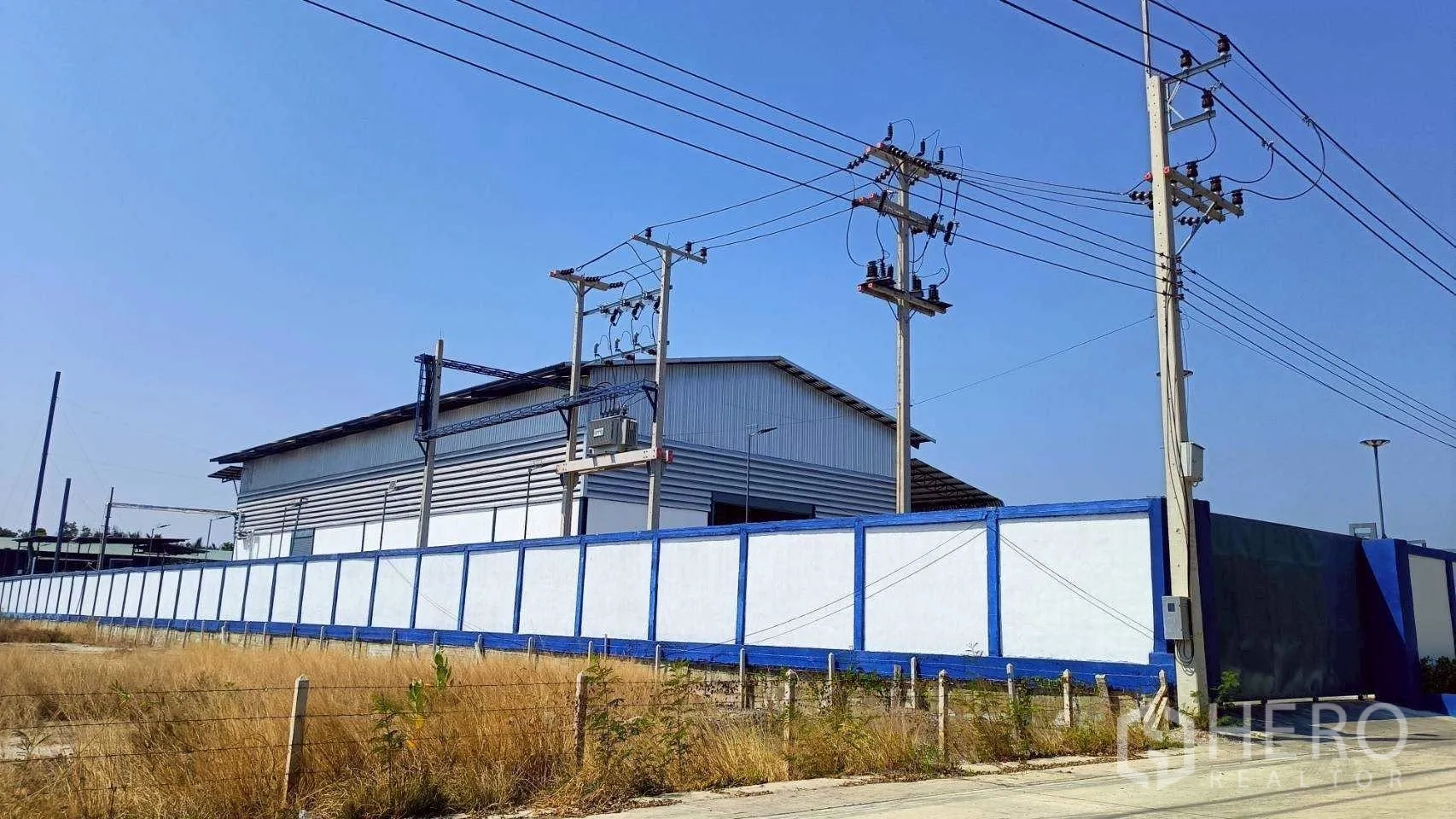 โรงงาน for rent or sale in Mueang Samut Sakhon, Samut Sakhon - ด้านข้างอาคารคลังสินค้ากรุเมทัลชีทพร้อมหม้อแปลงไฟฟ้า