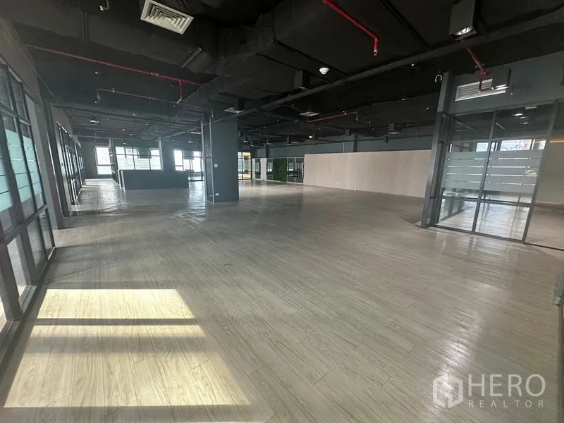 Office Space for rent in Bang Rak, Bangkok - Sweeping view of open-plan office showing reception island and perimeter glazing.