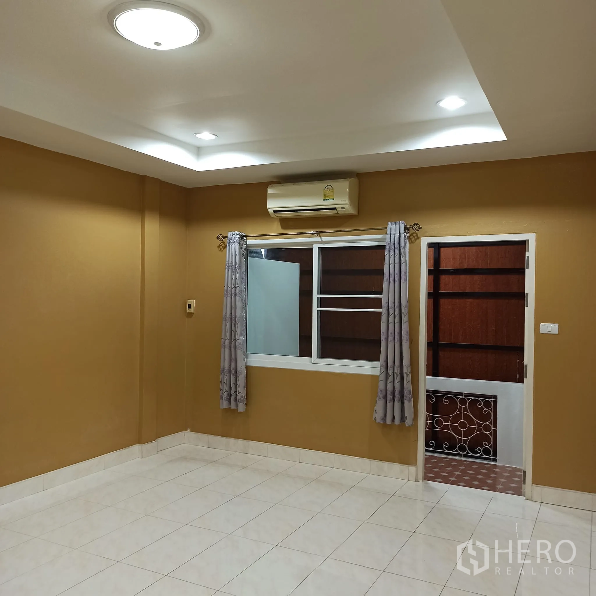 Townhouse for rent in Wang Thonglang, Bangkok - Bedroom with window, curtains and door to balcony or storage area.